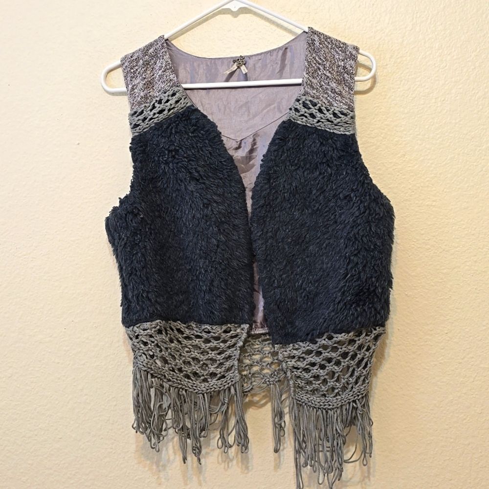 - G BY Gimmick BKE‎ faux leather vest size M